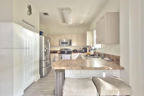 Townhouse in Cutler Bay, Florida 3 bedrooms, 141.77 sq.m. № 1887909 - photo 7