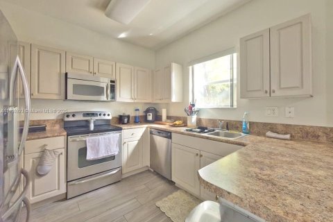 Townhouse in Cutler Bay, Florida 3 bedrooms, 141.77 sq.m. № 1887909 - photo 3