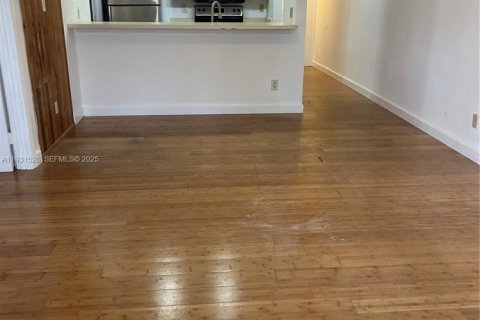 Townhouse in Miramar, Florida 3 bedrooms, 113.34 sq.m. № 1993082 - photo 5