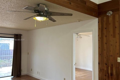 Townhouse in Miramar, Florida 3 bedrooms, 113.34 sq.m. № 1993082 - photo 7