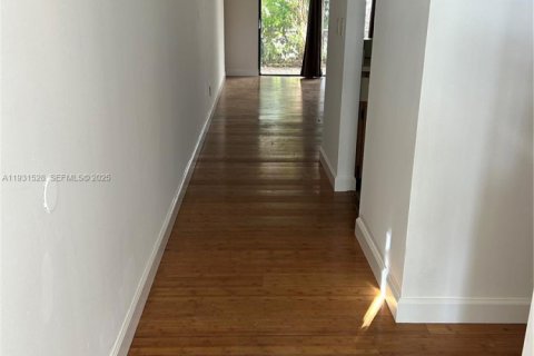 Townhouse in Miramar, Florida 3 bedrooms, 113.34 sq.m. № 1993082 - photo 2