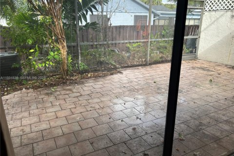 Townhouse in Miramar, Florida 3 bedrooms, 113.34 sq.m. № 1993082 - photo 4