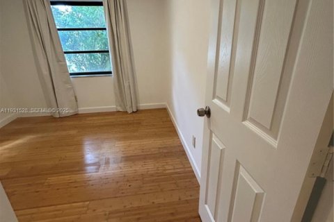 Townhouse in Miramar, Florida 3 bedrooms, 113.34 sq.m. № 1993082 - photo 19