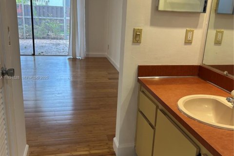 Townhouse in Miramar, Florida 3 bedrooms, 113.34 sq.m. № 1993082 - photo 11