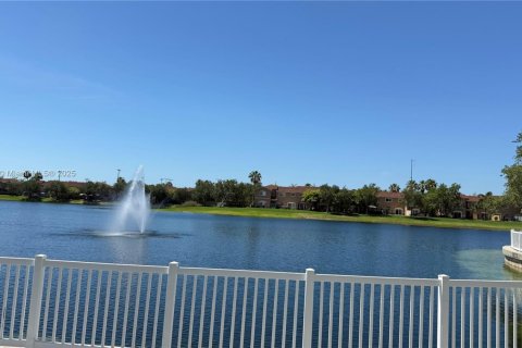 Condo in Cutler Bay, Florida, 2 bedrooms  № 1936218 - photo 21