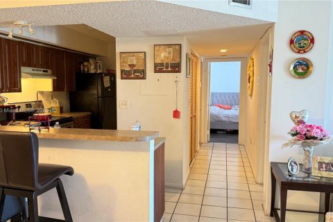 Condo in Cutler Bay, Florida, 2 bedrooms  № 1936218 - photo 2