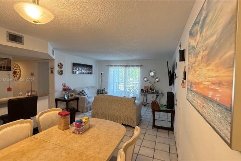 Condo in Cutler Bay, Florida, 2 bedrooms  № 1936218 - photo 5