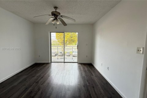 Condo in Cutler Bay, Florida, 2 bedrooms  № 1936218 - photo 14