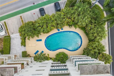 Condo in Bay Harbor Islands, Florida, 1 bedroom № 1945462 - photo 17