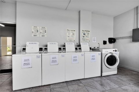 Condo in Bay Harbor Islands, Florida, 1 bedroom № 1945462 - photo 19