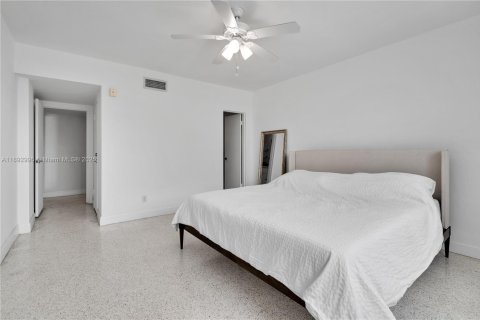 Condo in Bay Harbor Islands, Florida, 1 bedroom № 1945462 - photo 13