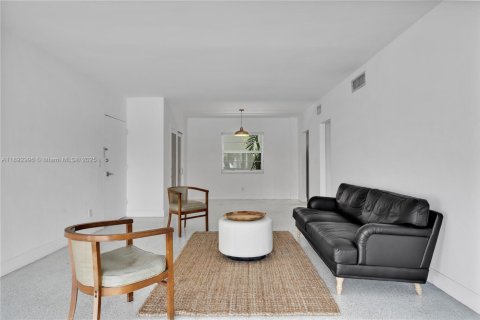 Condo in Bay Harbor Islands, Florida, 1 bedroom № 1945462 - photo 6