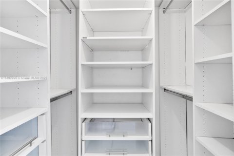 Condo in Bay Harbor Islands, Florida, 1 bedroom № 1945462 - photo 15