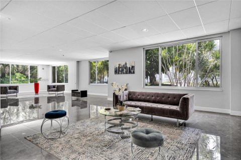 Condo in Bay Harbor Islands, Florida, 1 bedroom № 1945462 - photo 4