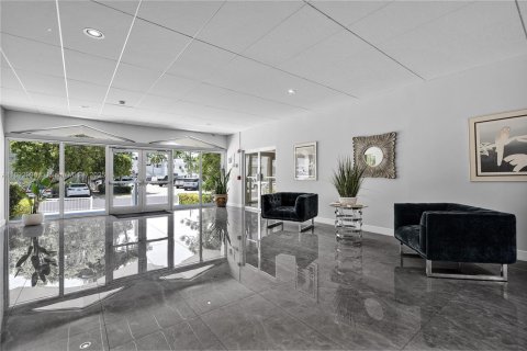 Condo in Bay Harbor Islands, Florida, 1 bedroom № 1945462 - photo 3