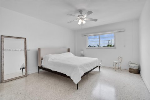 Condo in Bay Harbor Islands, Florida, 1 bedroom № 1945462 - photo 12