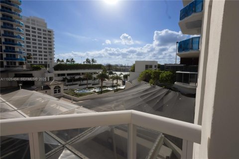 Apartamento en alquiler en Miami Beach, Florida, 2 dormitorios, 144 m2 № 1986150 - foto 3