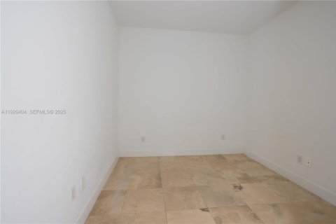 Apartamento en alquiler en Miami Beach, Florida, 2 dormitorios, 144 m2 № 1986150 - foto 17