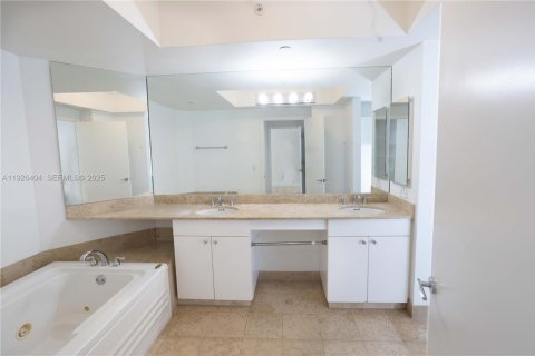 Apartamento en alquiler en Miami Beach, Florida, 2 dormitorios, 144 m2 № 1986150 - foto 16