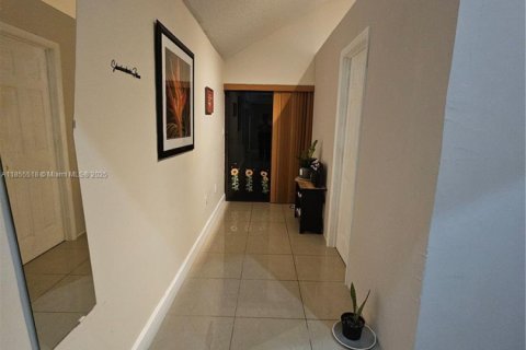 Copropriété à vendre à Miami, Floride: 2 chambres, 85.56 m2 № 2012199 - photo 9