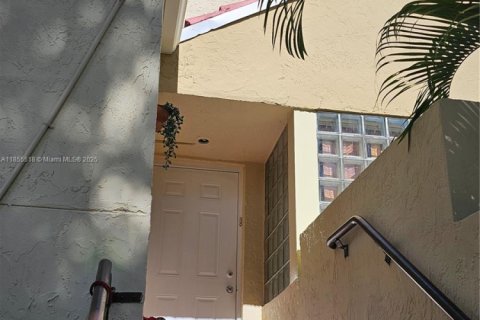 Copropriété à vendre à Miami, Floride: 2 chambres, 85.56 m2 № 2012199 - photo 4
