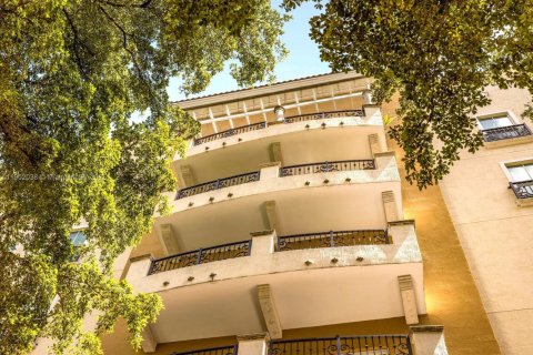 Condo in Coral Gables, Florida, 2 bedrooms  № 1953476 - photo 2