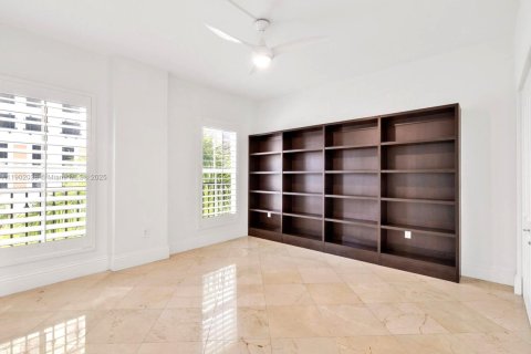 Condo in Coral Gables, Florida, 2 bedrooms  № 1953476 - photo 18