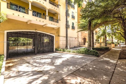 Condo in Coral Gables, Florida, 2 bedrooms  № 1953476 - photo 4