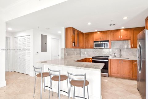 Condo in Coral Gables, Florida, 2 bedrooms  № 1953476 - photo 7