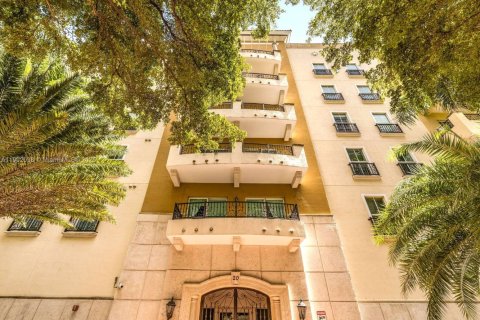 Condo in Coral Gables, Florida, 2 bedrooms  № 1953476 - photo 3