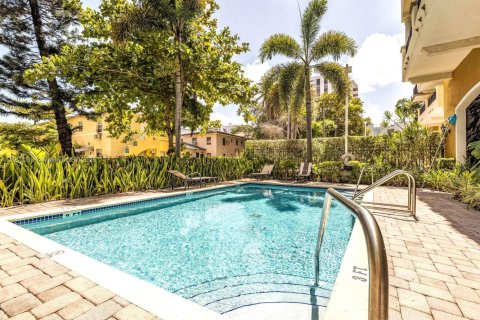 Condo in Coral Gables, Florida, 2 bedrooms  № 1953476 - photo 20
