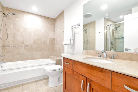 Condo in Coral Gables, Florida, 2 bedrooms  № 1953476 - photo 14