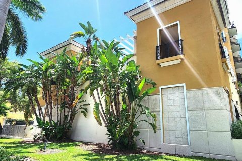 Condo in Coral Gables, Florida, 2 bedrooms  № 1953476 - photo 21