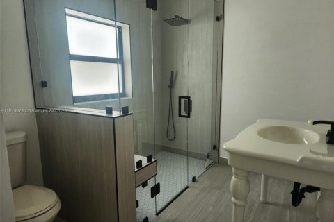 House in Miami Springs, Florida 3 bedrooms, 190.36 sq.m. № 1959942 - photo 6