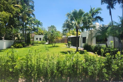 House in Miami Springs, Florida 3 bedrooms, 190.36 sq.m. № 1959942 - photo 2