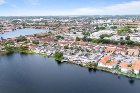 Condominio en venta en Hialeah, Florida, 2 dormitorios, 74.32 m2 № 1825471 - foto 26