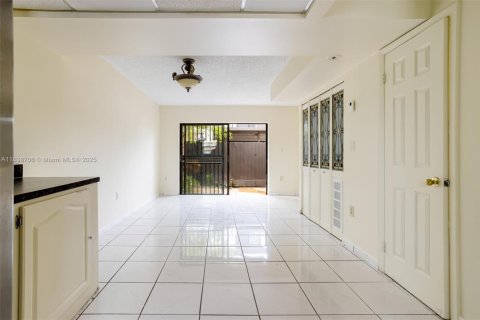 Condominio en venta en Hialeah, Florida, 2 dormitorios, 74.32 m2 № 1825471 - foto 10
