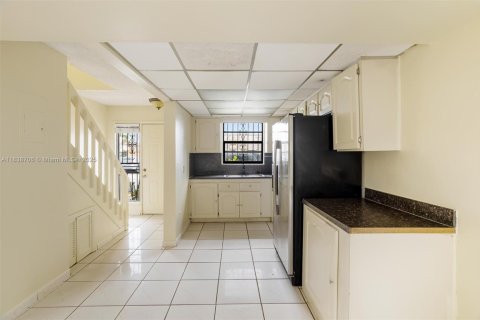 Condominio en venta en Hialeah, Florida, 2 dormitorios, 74.32 m2 № 1825471 - foto 8