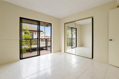 Condominio en venta en Hialeah, Florida, 2 dormitorios, 74.32 m2 № 1825471 - foto 13