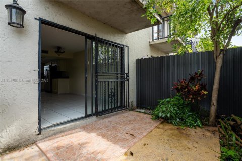 Condominio en venta en Hialeah, Florida, 2 dormitorios, 74.32 m2 № 1825471 - foto 6