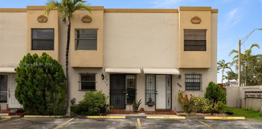 Condominio en Hialeah, Florida, 2 dormitorios № 1825471