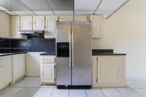Condominio en venta en Hialeah, Florida, 2 dormitorios, 74.32 m2 № 1825471 - foto 9