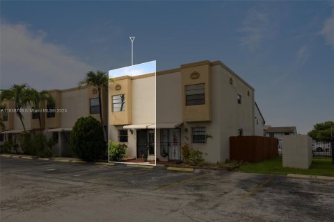Condominio en venta en Hialeah, Florida, 2 dormitorios, 74.32 m2 № 1825471 - foto 27