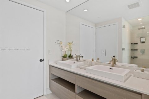 Copropriété à vendre à Miami, Floride: 2 chambres, 106.19 m2 № 1833924 - photo 14