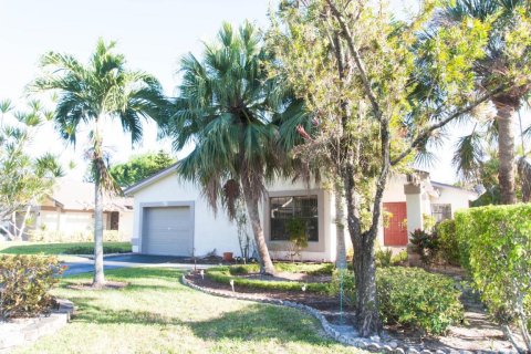 Casa en alquiler en Boca Raton, Florida, 3 dormitorios, 159.14 m2 № 1135489 - foto 1