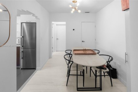 Condo in Miami Beach, Florida, 1 bedroom  № 1947232 - photo 9
