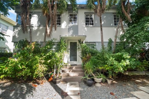 Condo in Miami Beach, Florida, 1 bedroom  № 1947232 - photo 1