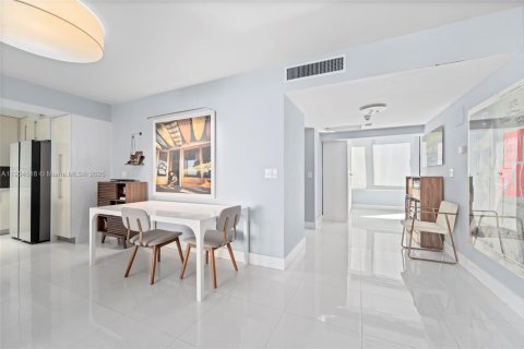 Condo in Key Biscayne, Florida, 3 bedrooms  № 1955199 - photo 7