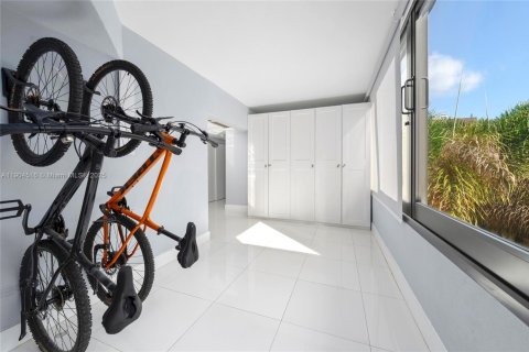 Condo in Key Biscayne, Florida, 3 bedrooms  № 1955199 - photo 14