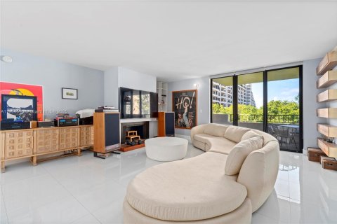 Condo in Key Biscayne, Florida, 3 bedrooms  № 1955199 - photo 1